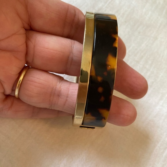 Stella & Dot Gold Tone and Faux‎ Tortoise Hinged Bracelet - Picture 1 of 10